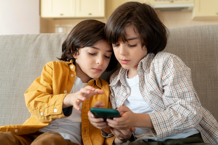 बच्चों के Screen Time और Mobile Addiction